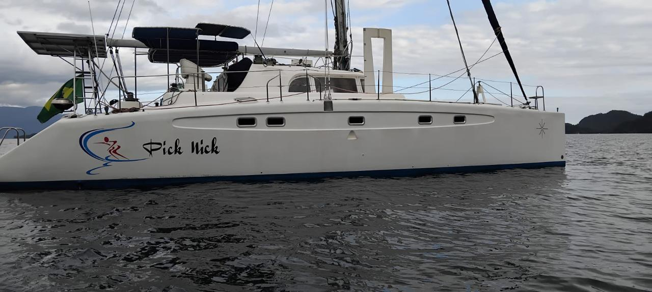 Catamarã Piquenique navegando